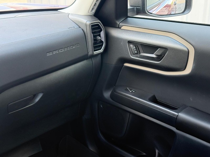 Ford Bronco Sport Vehicle Full-screen Gallery Image 14