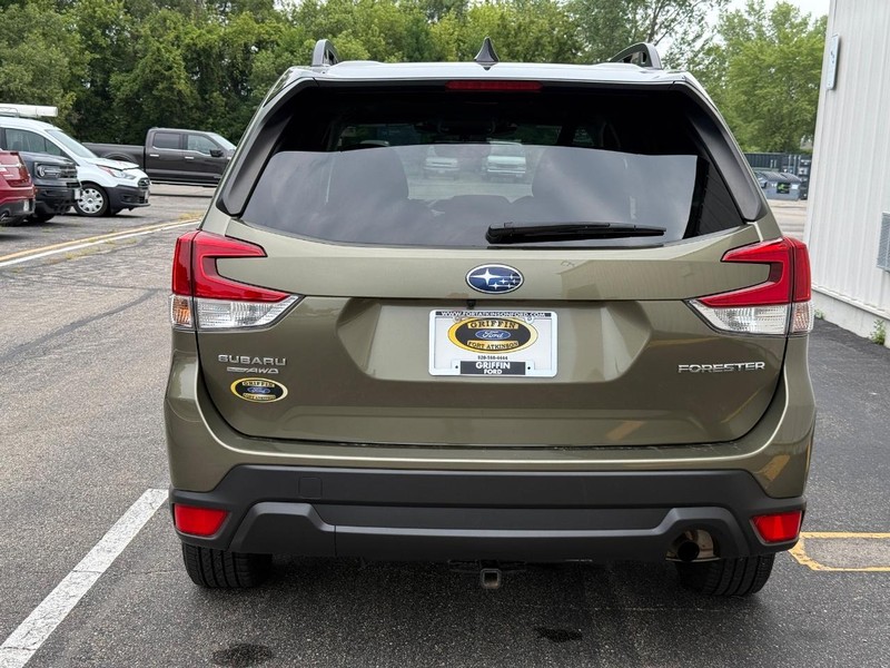 Subaru Forester Vehicle Full-screen Gallery Image 4