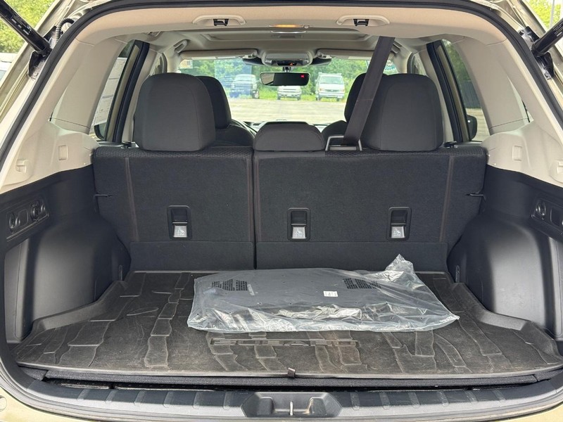 Subaru Forester Vehicle Full-screen Gallery Image 5