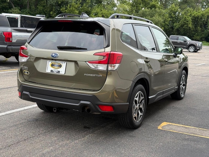 Subaru Forester Vehicle Full-screen Gallery Image 6