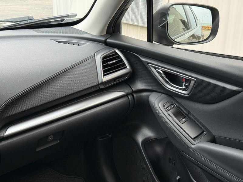 Subaru Forester Vehicle Full-screen Gallery Image 14