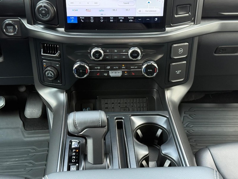 Ford F-150 Vehicle Full-screen Gallery Image 12
