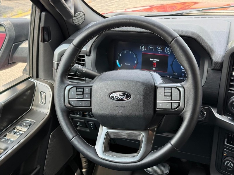 Ford F-150 Vehicle Full-screen Gallery Image 13