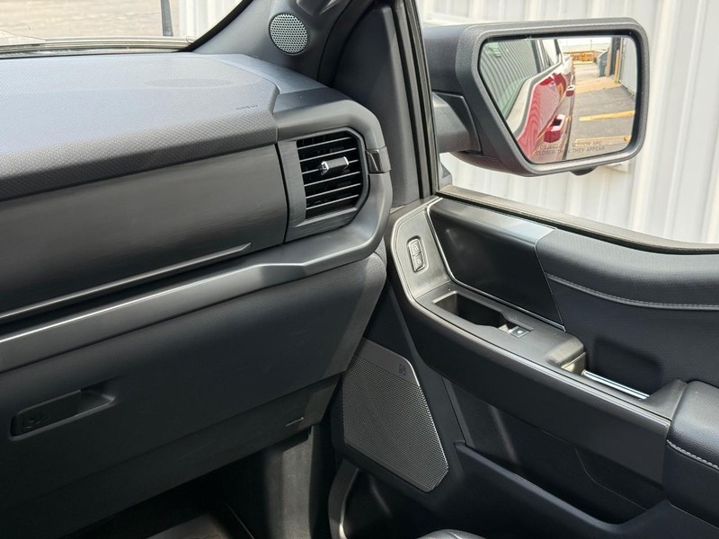 Ford F-150 Vehicle Full-screen Gallery Image 14