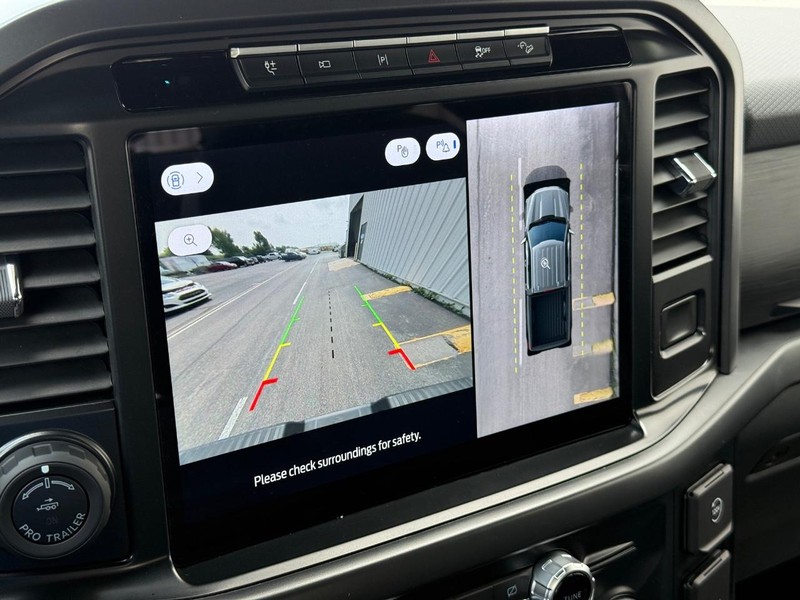 Ford F-150 Vehicle Full-screen Gallery Image 18