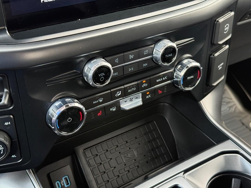 Ford F-150 Vehicle Full-screen Gallery Image 19