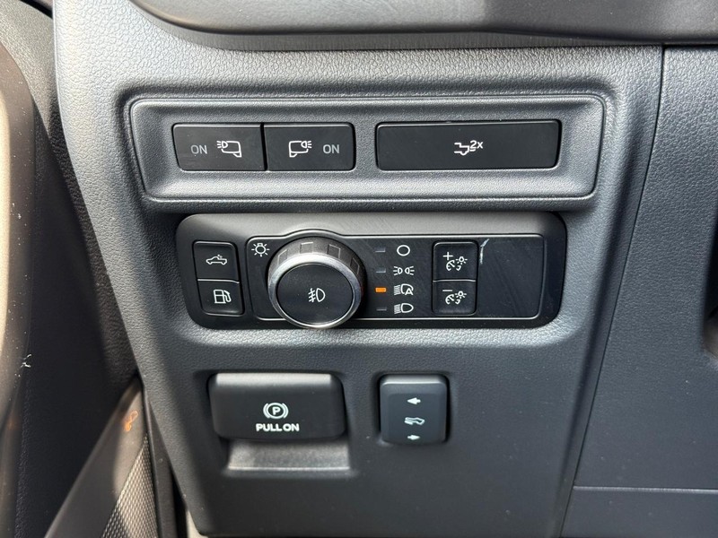 Ford F-150 Vehicle Full-screen Gallery Image 21