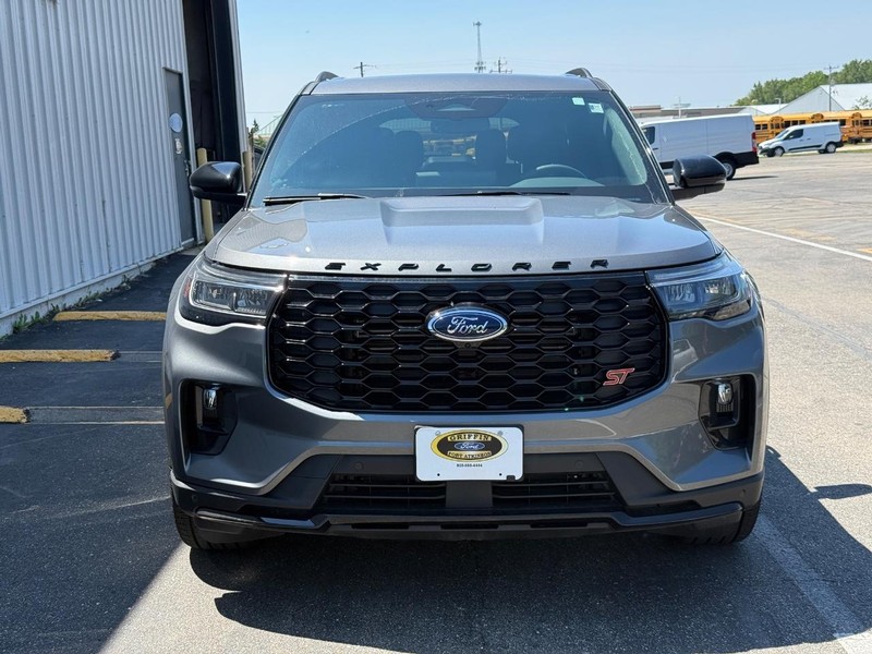Ford Explorer Vehicle Full-screen Gallery Image 8