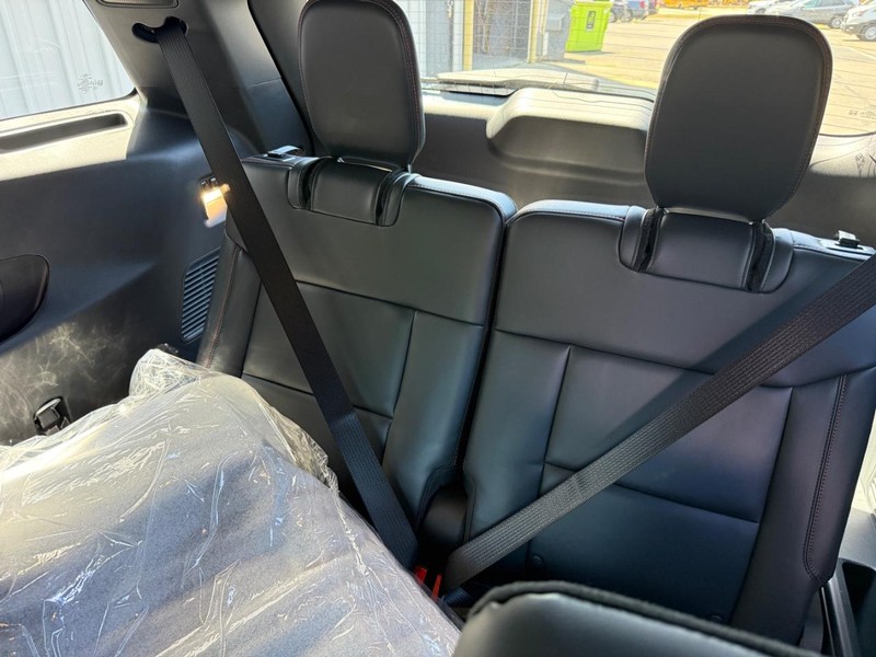 Ford Explorer Vehicle Full-screen Gallery Image 10