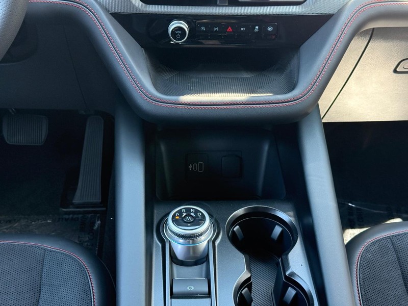 Ford Explorer Vehicle Full-screen Gallery Image 13