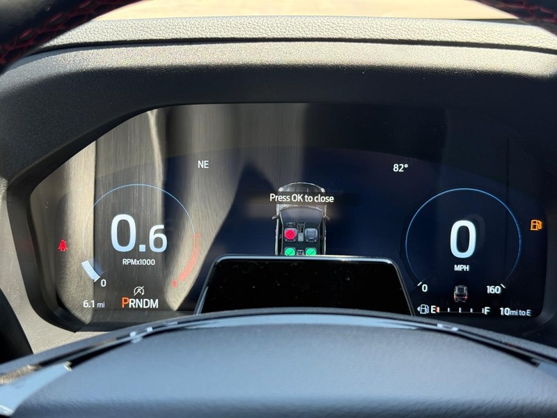 Ford Explorer Vehicle Full-screen Gallery Image 18