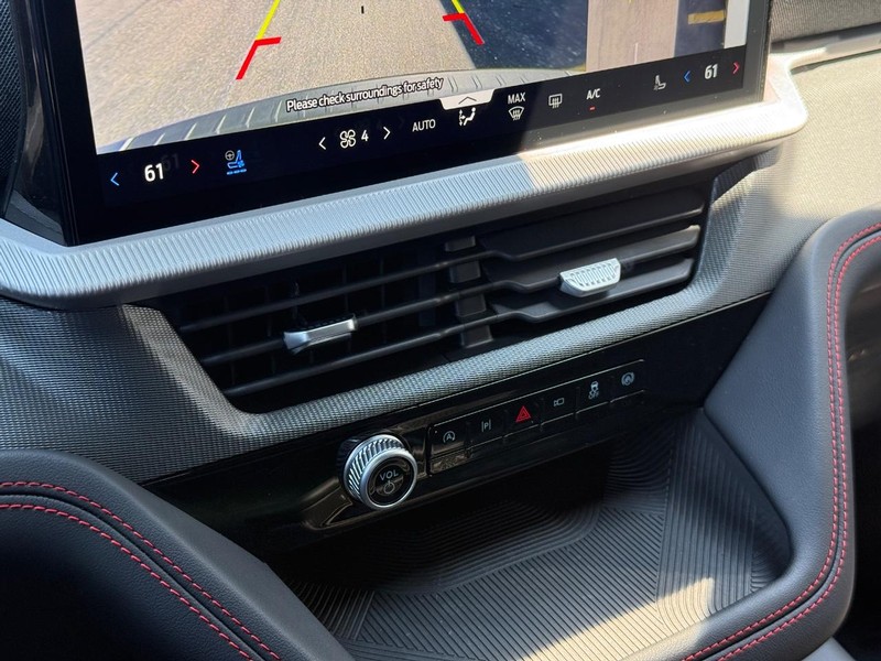 Ford Explorer Vehicle Full-screen Gallery Image 20