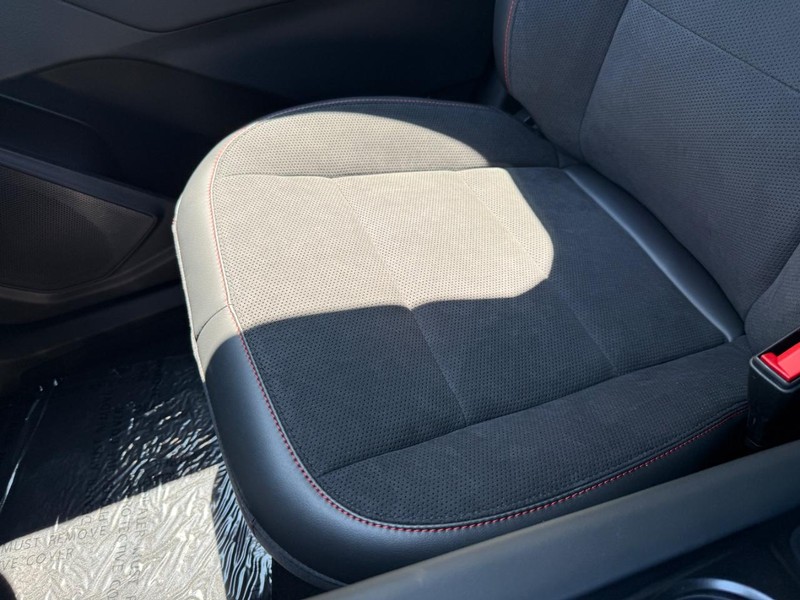 Ford Explorer Vehicle Full-screen Gallery Image 21