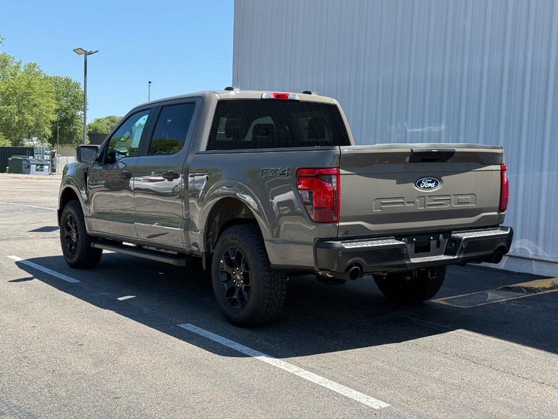 Ford F-150 Vehicle Full-screen Gallery Image 3