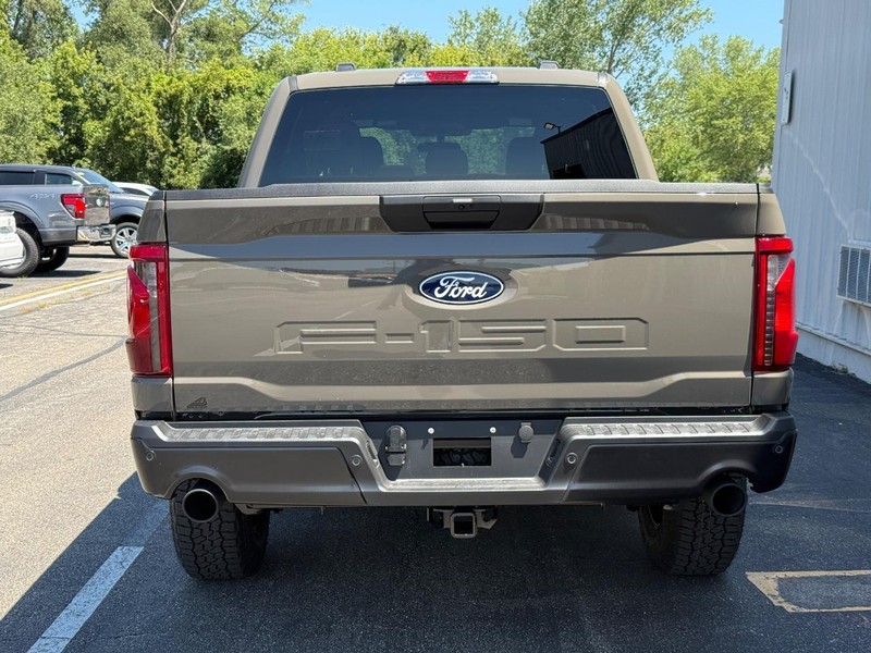 Ford F-150 Vehicle Full-screen Gallery Image 4