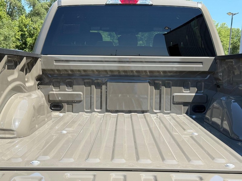 Ford F-150 Vehicle Full-screen Gallery Image 6