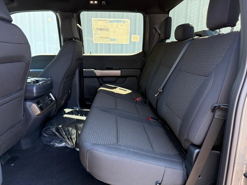 Ford F-150 Vehicle Full-screen Gallery Image 9