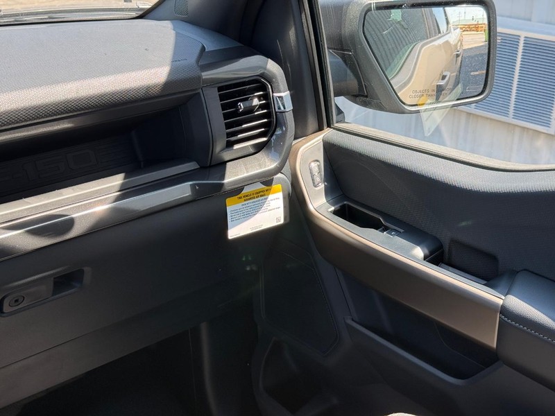 Ford F-150 Vehicle Full-screen Gallery Image 14