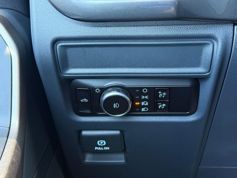 Ford F-150 Vehicle Full-screen Gallery Image 21