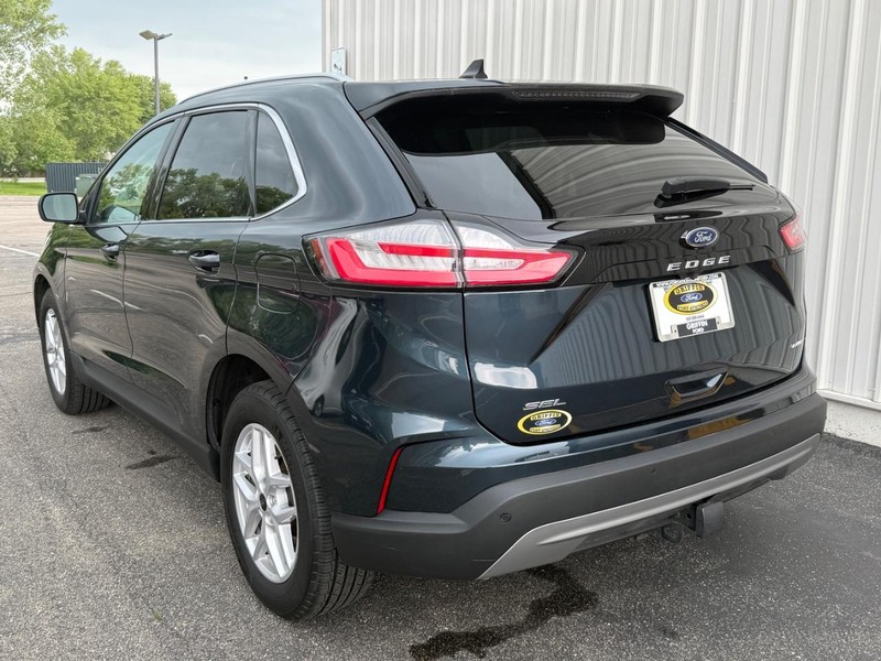 Ford Edge Vehicle Full-screen Gallery Image 3