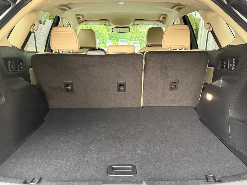 Ford Edge Vehicle Full-screen Gallery Image 5