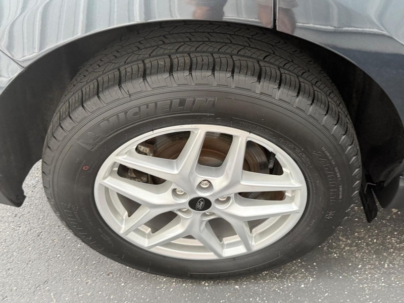 Ford Edge Vehicle Full-screen Gallery Image 7