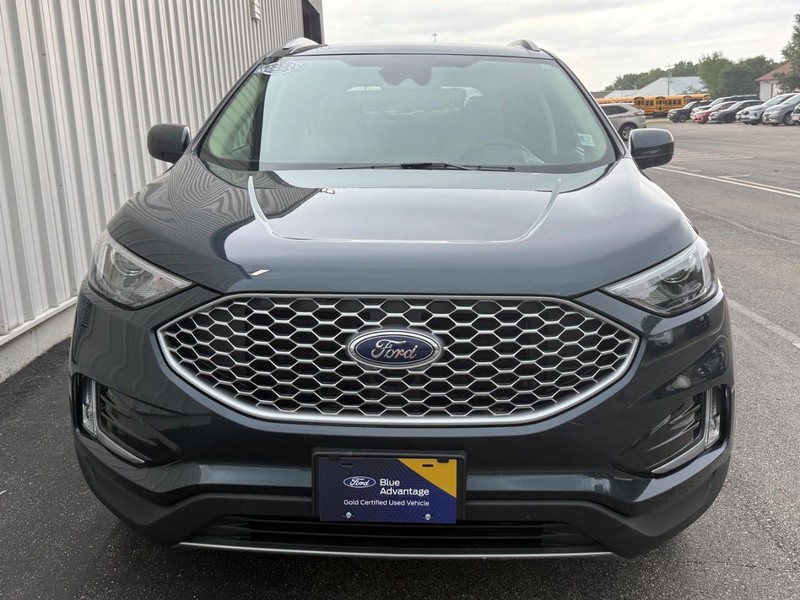 Ford Edge Vehicle Full-screen Gallery Image 8