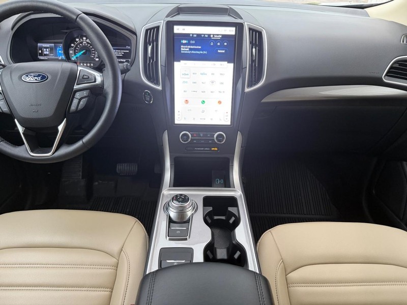 Ford Edge Vehicle Full-screen Gallery Image 10