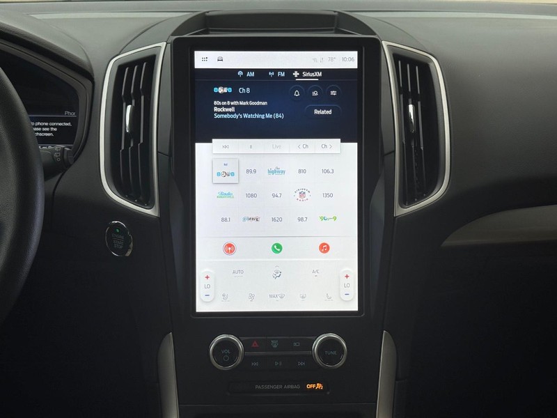 Ford Edge Vehicle Full-screen Gallery Image 11