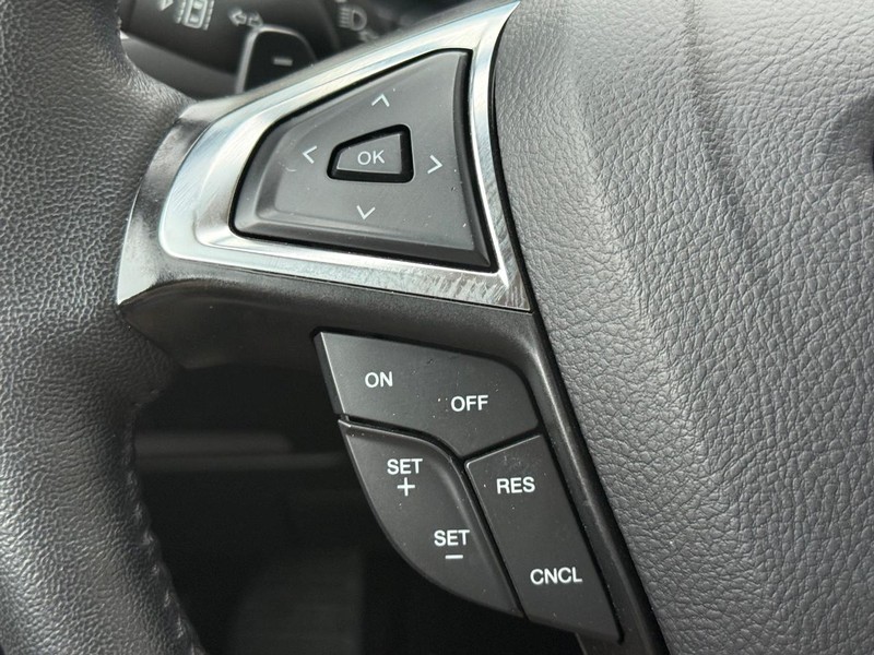 Ford Edge Vehicle Full-screen Gallery Image 15