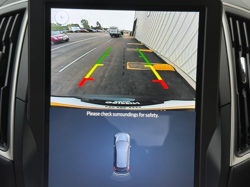 Ford Edge Vehicle Full-screen Gallery Image 18