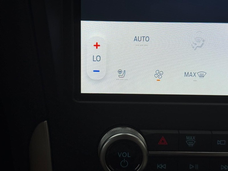 Ford Edge Vehicle Full-screen Gallery Image 19