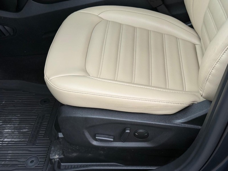 Ford Edge Vehicle Full-screen Gallery Image 21