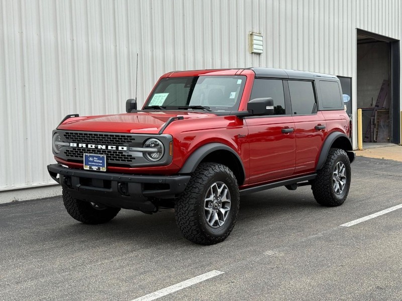 Ford Bronco Vehicle Full-screen Gallery Image 2