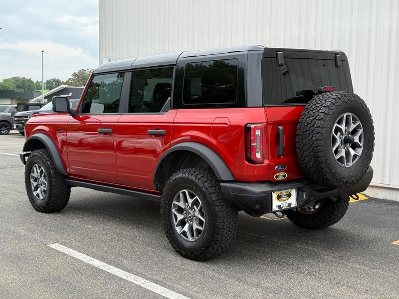 Ford Bronco Vehicle Full-screen Gallery Image 4