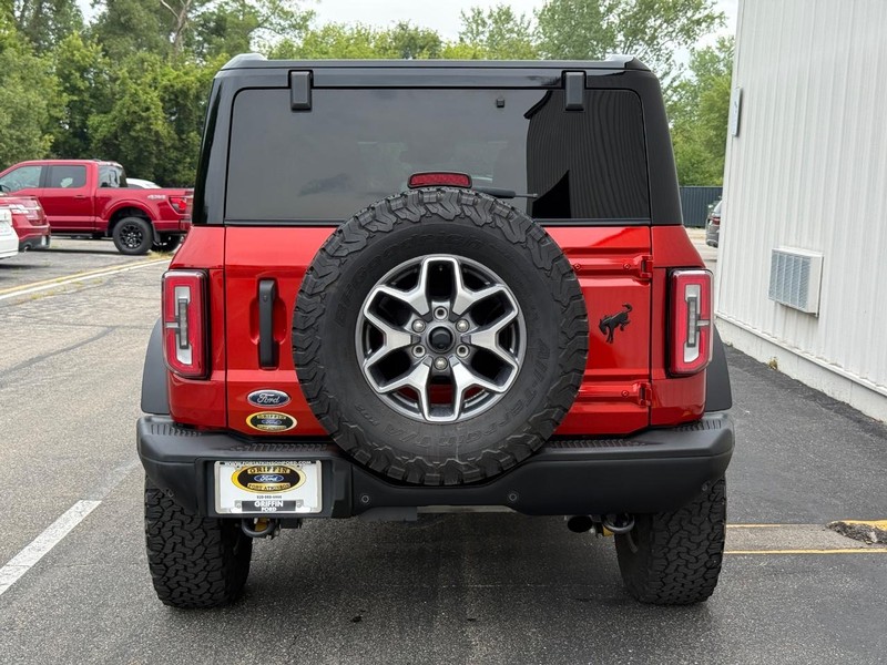Ford Bronco Vehicle Full-screen Gallery Image 5