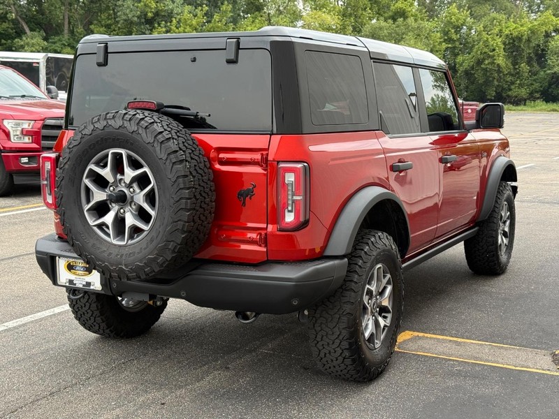 Ford Bronco Vehicle Full-screen Gallery Image 6