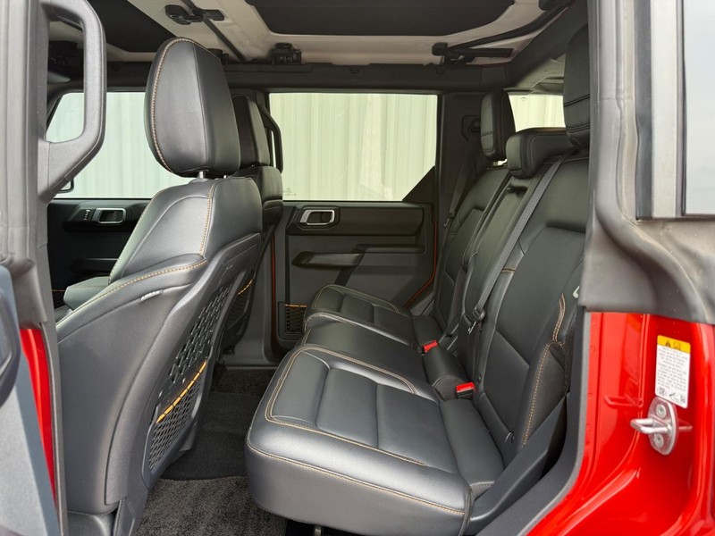 Ford Bronco Vehicle Full-screen Gallery Image 11