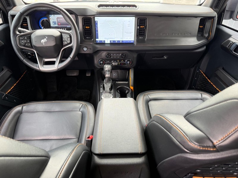 Ford Bronco Vehicle Full-screen Gallery Image 12