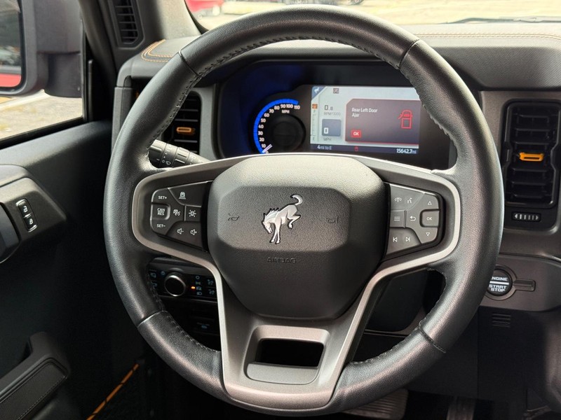 Ford Bronco Vehicle Full-screen Gallery Image 13