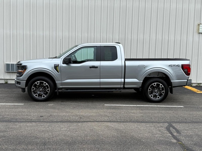 Ford F-150 Vehicle Full-screen Gallery Image 2