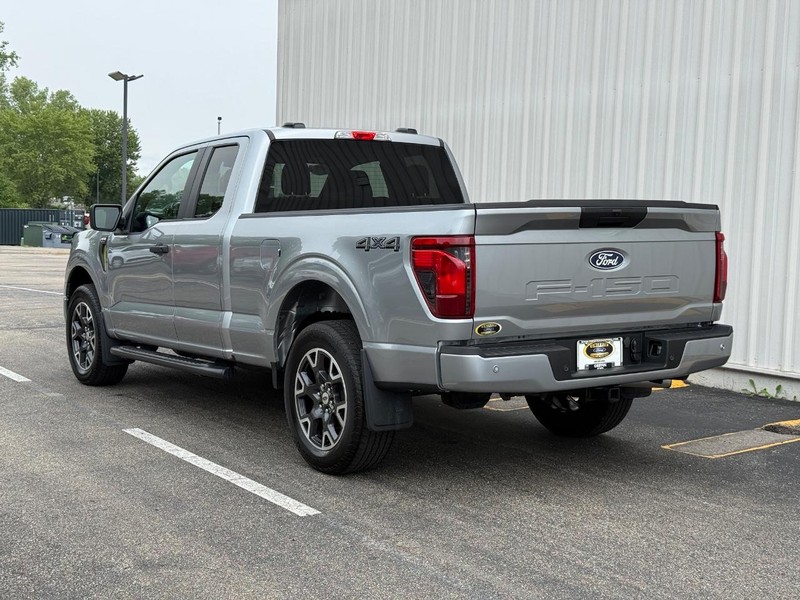 Ford F-150 Vehicle Full-screen Gallery Image 3