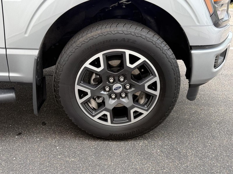 Ford F-150 Vehicle Full-screen Gallery Image 7