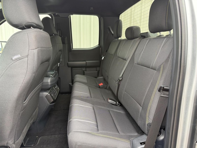 Ford F-150 Vehicle Full-screen Gallery Image 9