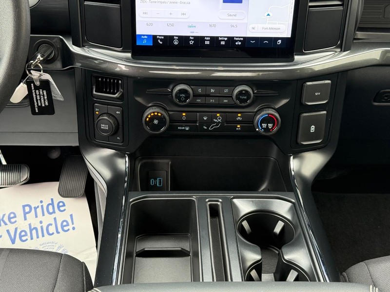 Ford F-150 Vehicle Full-screen Gallery Image 12