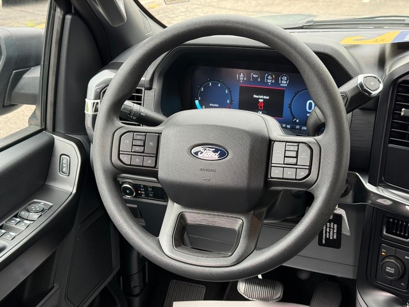 Ford F-150 Vehicle Full-screen Gallery Image 13