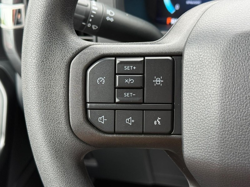 Ford F-150 Vehicle Full-screen Gallery Image 15
