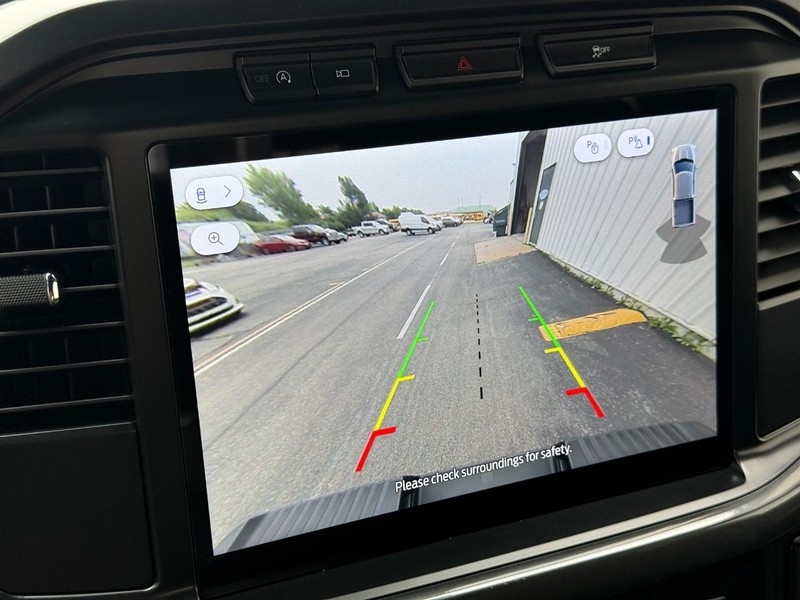 Ford F-150 Vehicle Full-screen Gallery Image 18