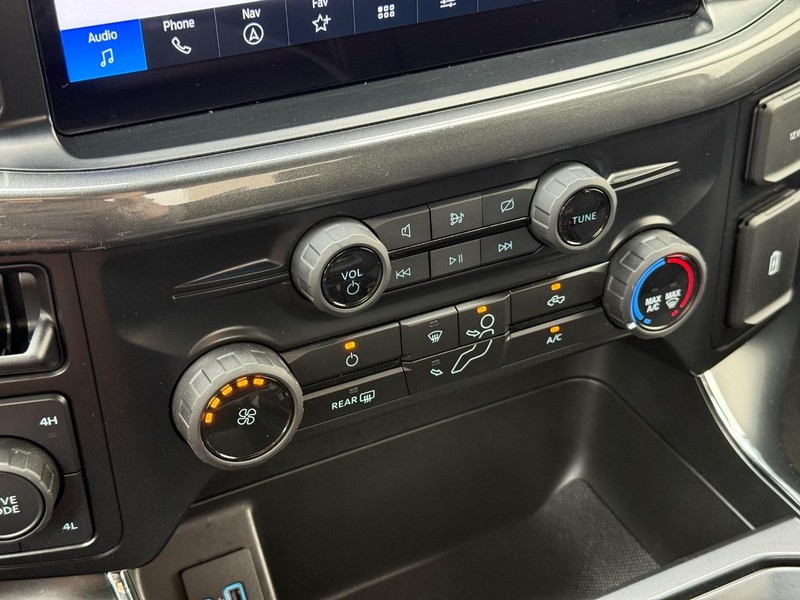 Ford F-150 Vehicle Full-screen Gallery Image 19