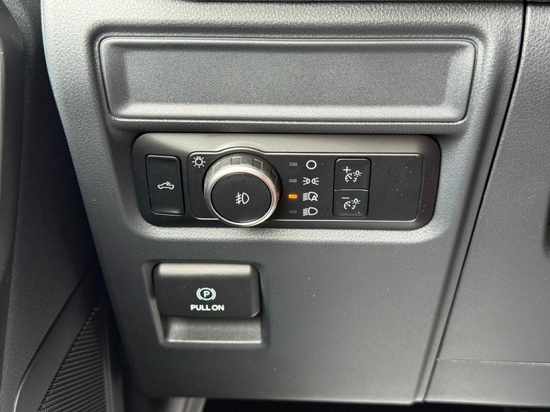 Ford F-150 Vehicle Full-screen Gallery Image 21